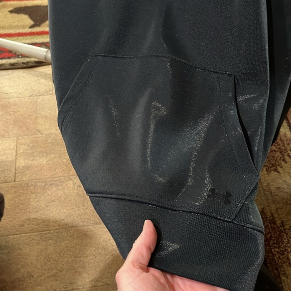 Under Armour sweatshirt
Coldgear XL
Black with a touch of metallic - Picture 3 of 3